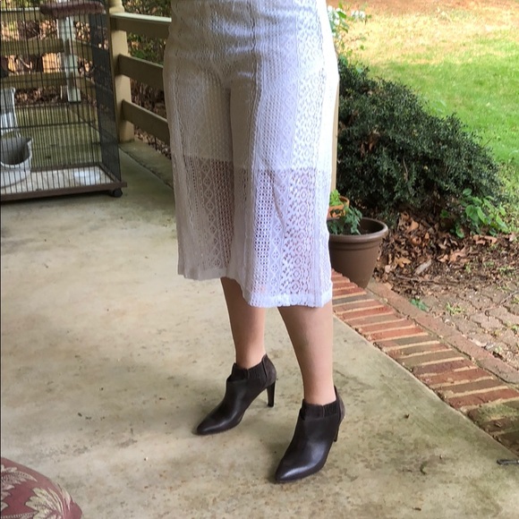 The Letter Lace Capri Pants- Mint Condition - Picture 6 of 6